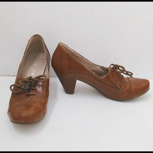 Chelsea Crew Tan Oxford Kitten Heels